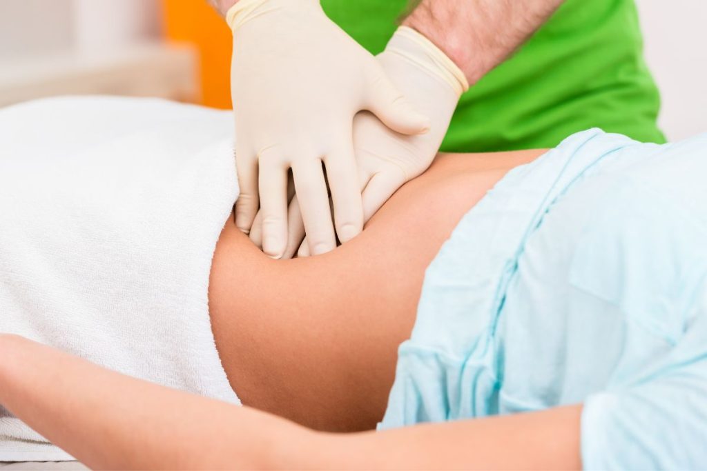 Er zijn vele gezondheidsvoordelen aan een darmspoeling. Zowel fysiek als mentaal. Ontdek wat het precies inhoudt en of het iets voor je is.