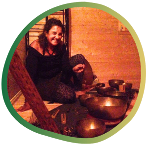 soundhealing-klankbad-regio-utrecht-anabranco-650x650 Ana Branco met haar klankschalen voor een soundhealing sessie